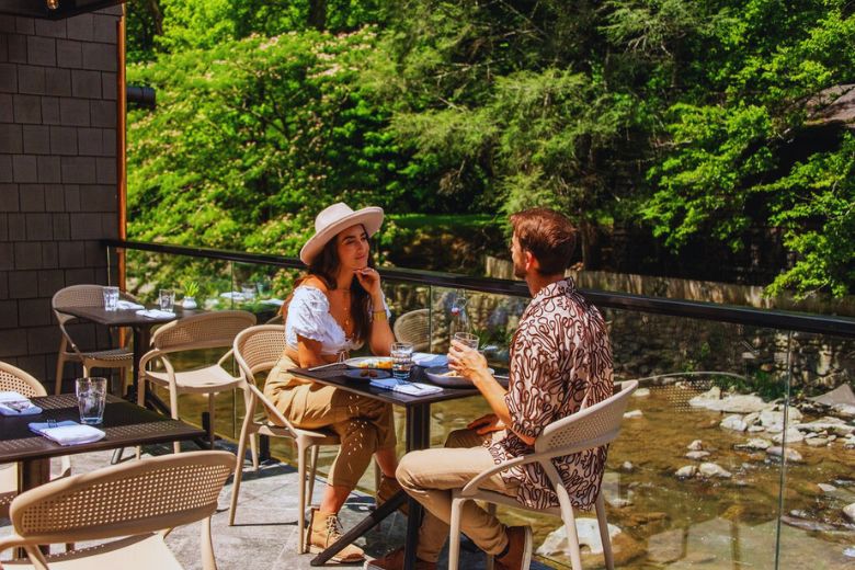 A Guide to the Best Local Restaurants for a Romantic Dinner in Gatlinburg